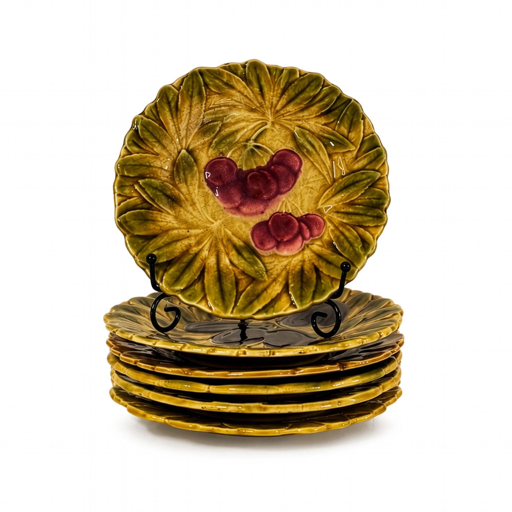 Set of Six Antique French Sarreguemines Majolica Fruit Plates, 1890 — image 4