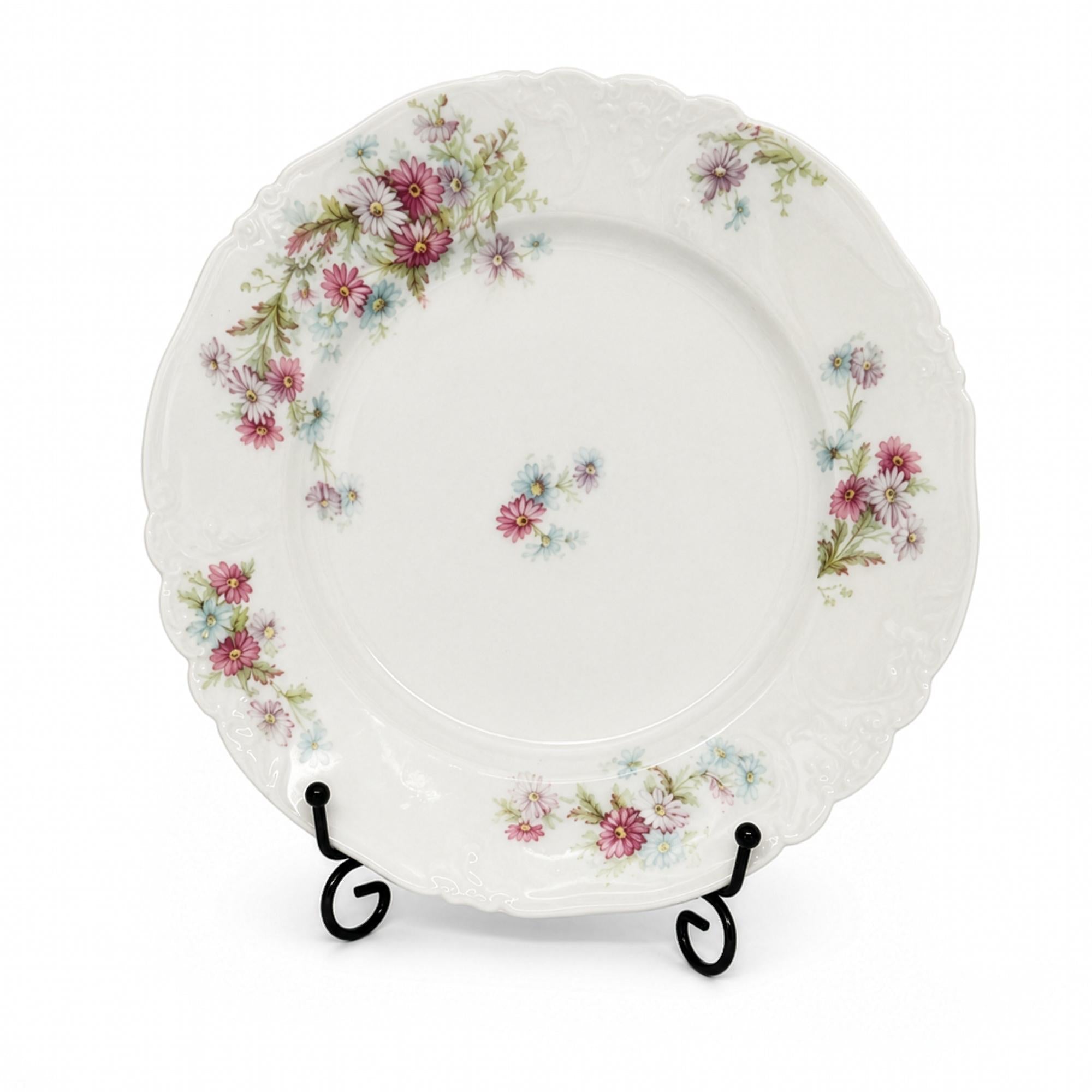 Set of Four Limoges Porcelain Dinner Plates, Floral Design, France, 1930 — image 5