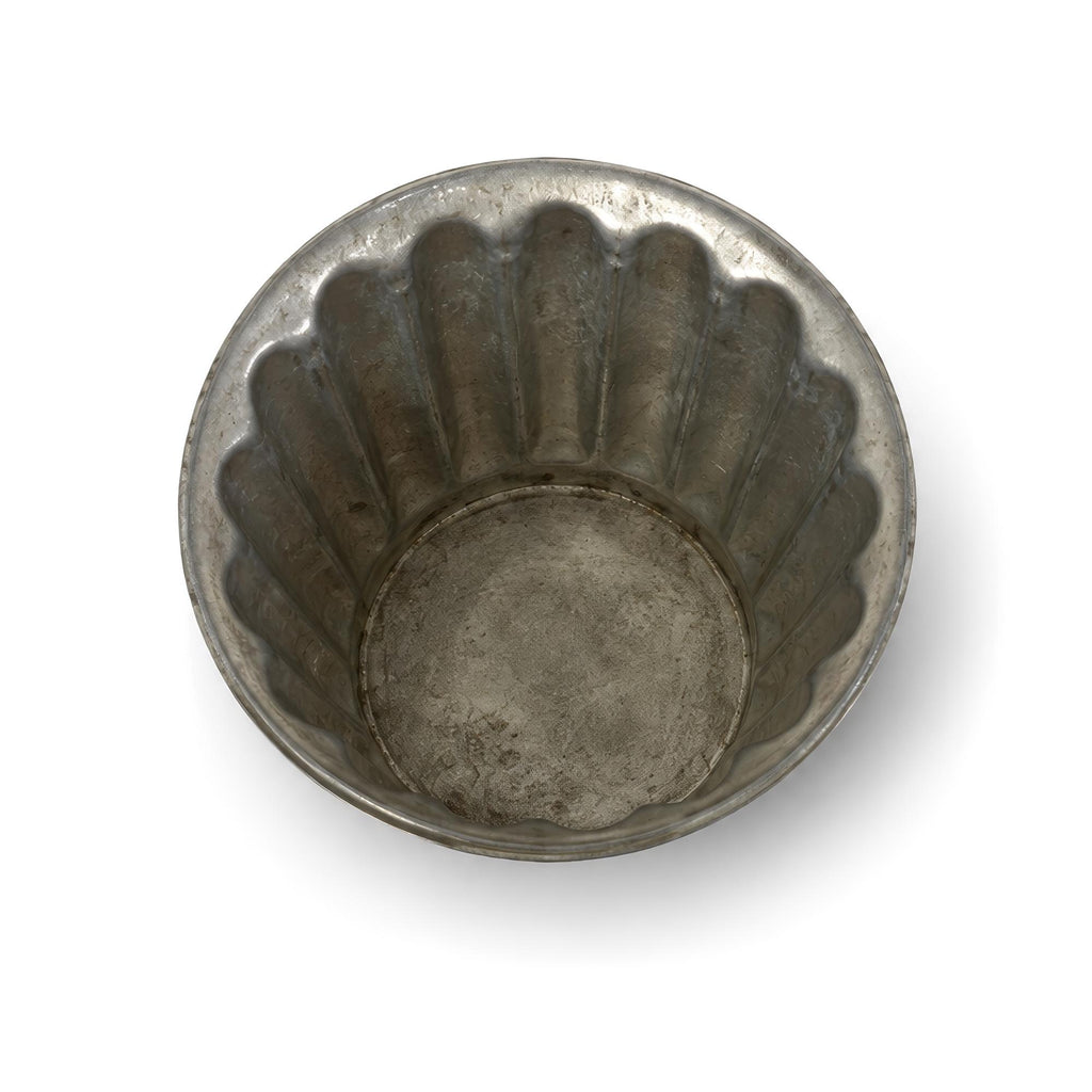 Set of Nine Vintage Miniature Aluminum Gelatin and Dessert Molds — image 4