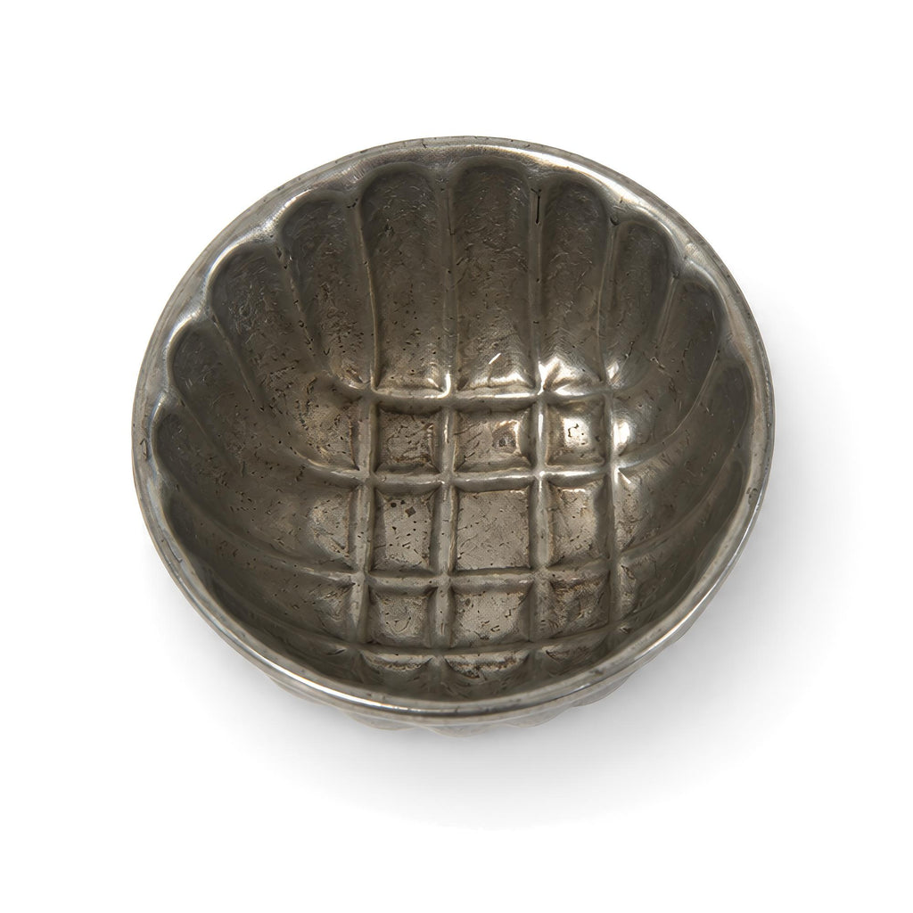 Set of Nine Vintage Miniature Aluminum Gelatin and Dessert Molds — image 10