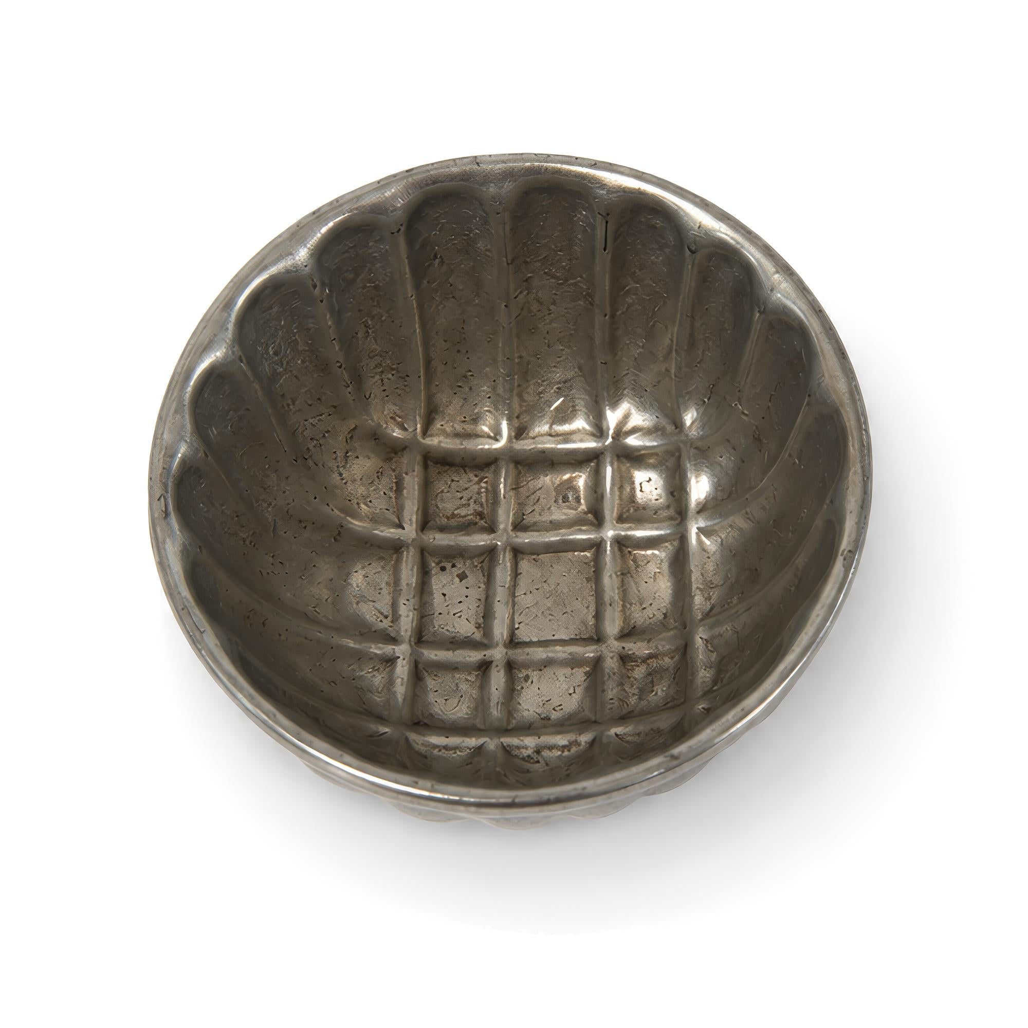 Set of Nine Vintage Miniature Aluminum Gelatin and Dessert Molds — image 10