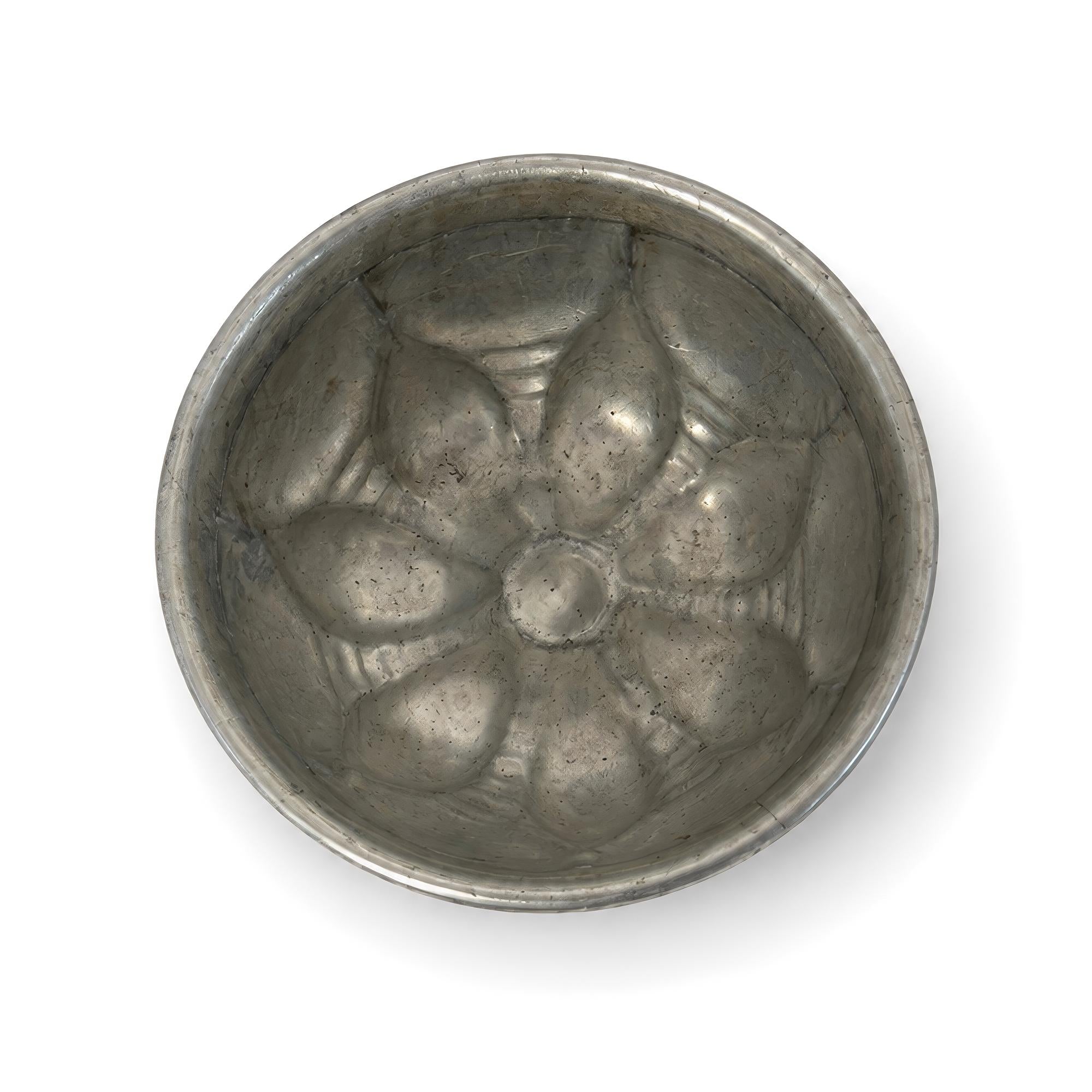 Set of Nine Vintage Miniature Aluminum Gelatin and Dessert Molds — image 12