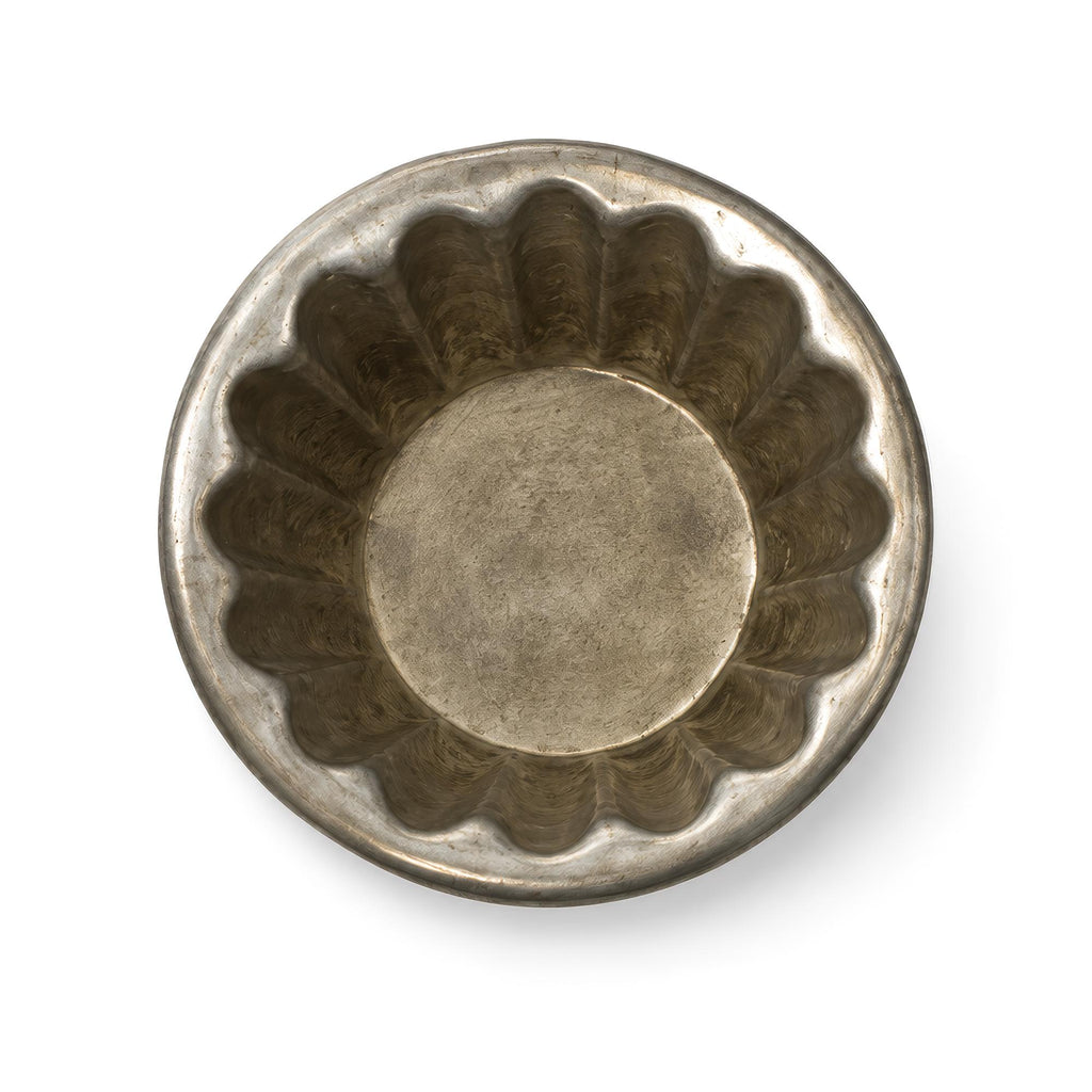 Set of Nine Vintage Miniature Aluminum Gelatin and Dessert Molds — image 14