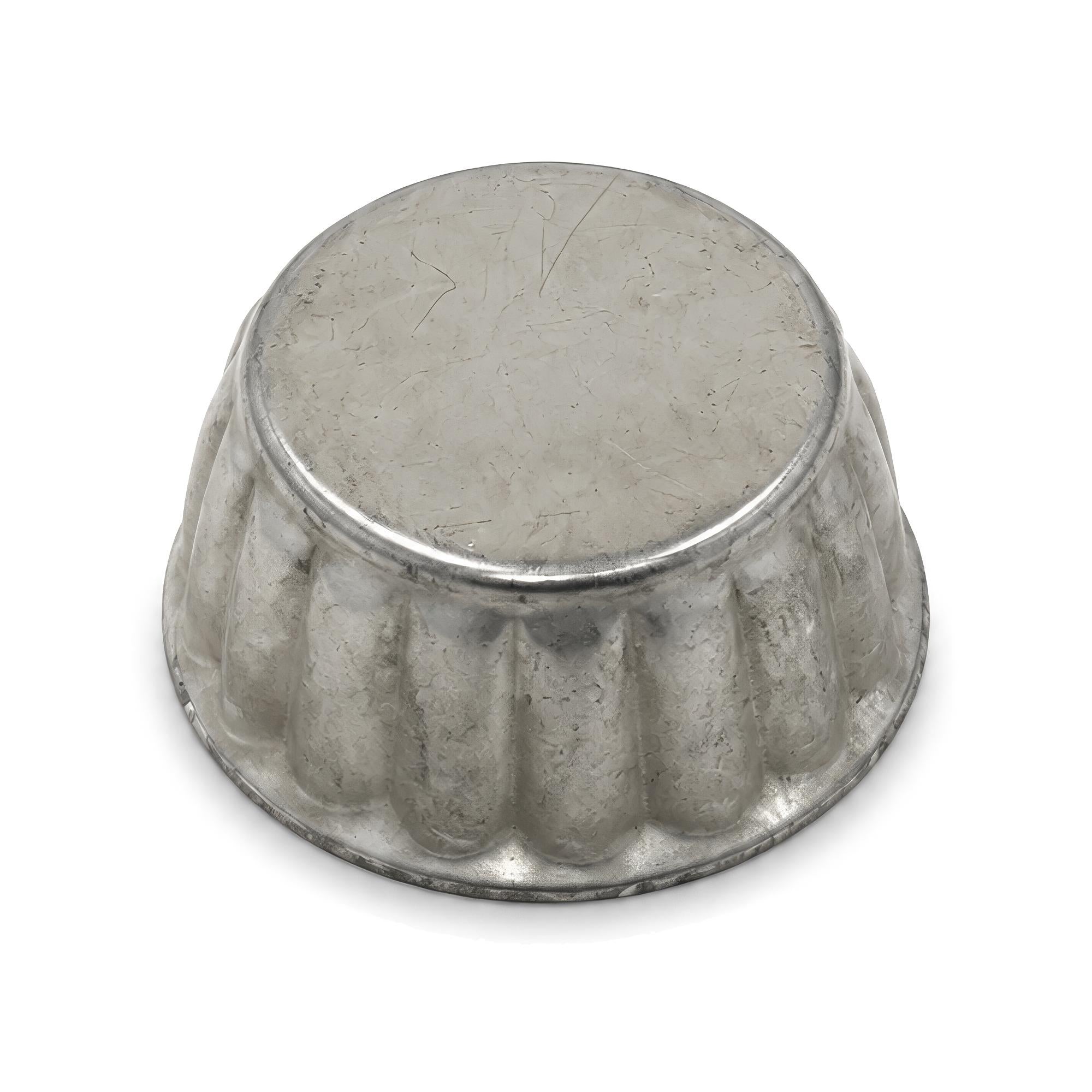 Set of Nine Vintage Miniature Aluminum Gelatin and Dessert Molds — image 15