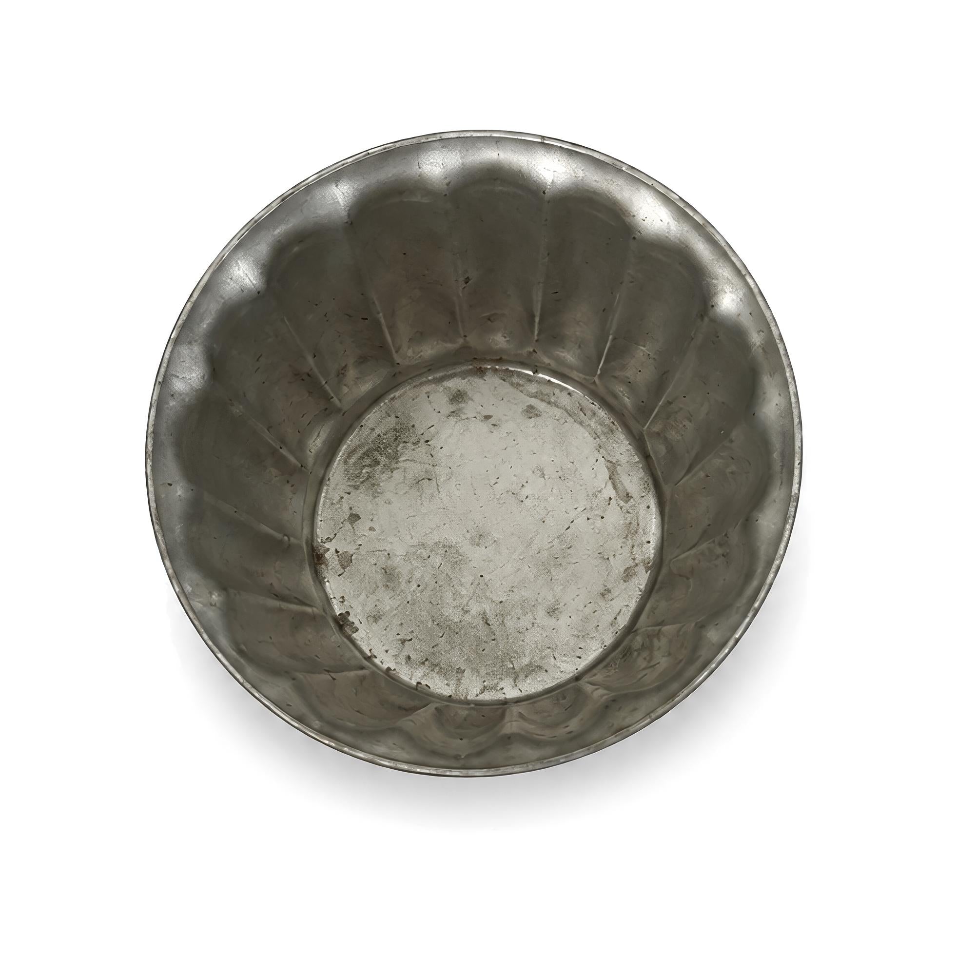 Set of Nine Vintage Miniature Aluminum Gelatin and Dessert Molds — image 16