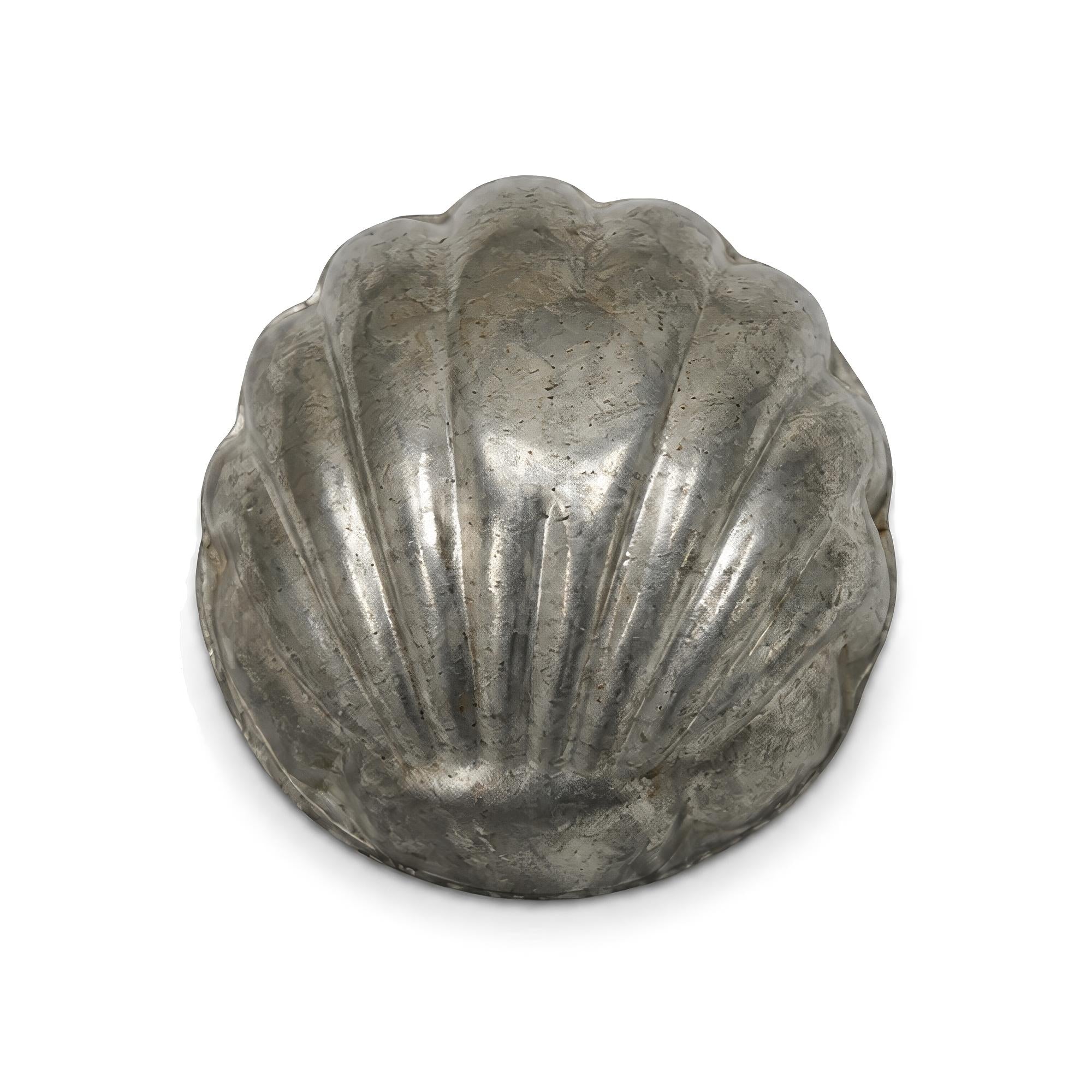 Set of Nine Vintage Miniature Aluminum Gelatin and Dessert Molds — image 17